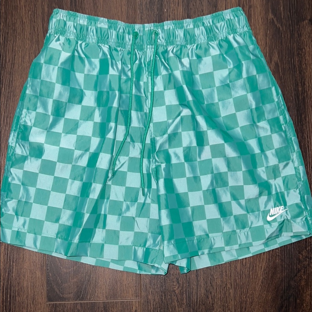 Nike Men’s Flow Checkers Green/White Shorts